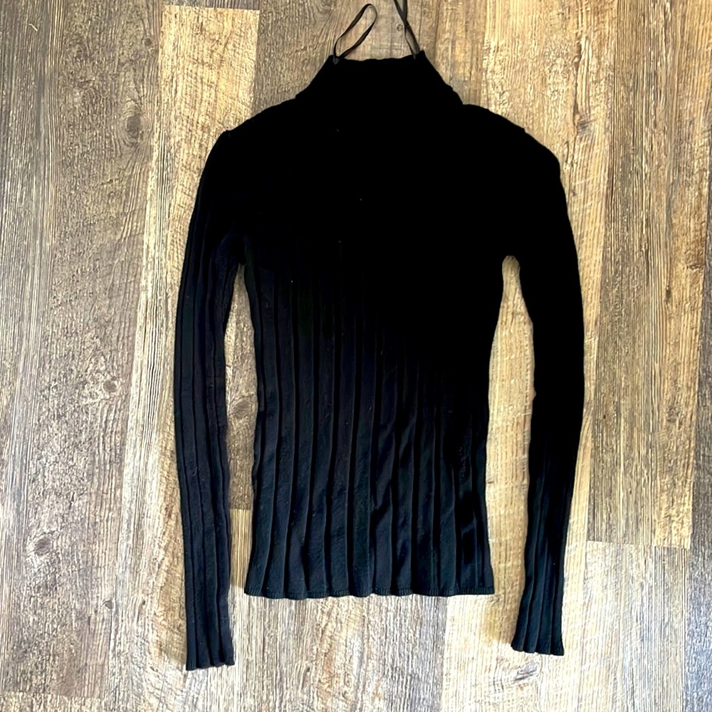 WOMANS Urban Heritage Black Form Fitting Long Sleeve